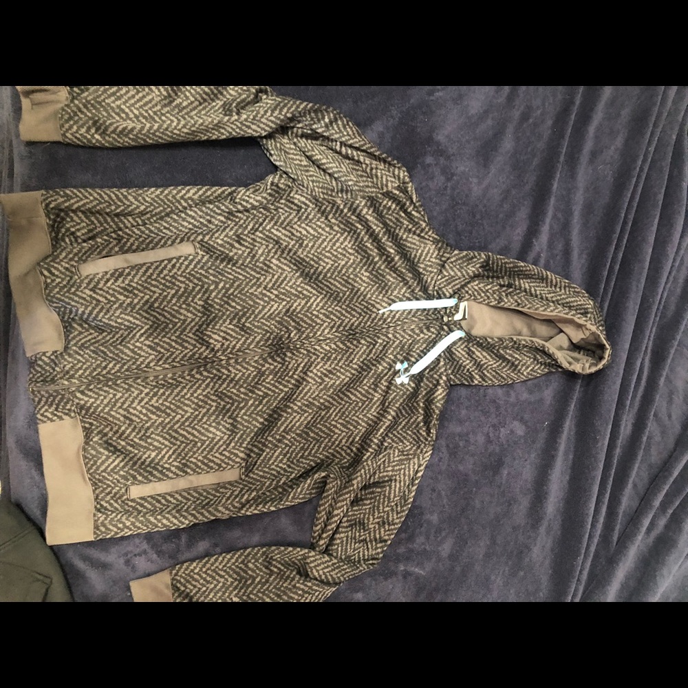 Under armour sweatshirt